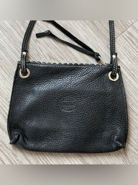 ROOTS CANADA Black Pebbled Leather Crossbody Bag Zip Closure